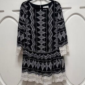 Chic Black and White Geometric Long Sleeve Dress